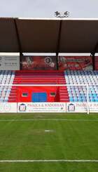 Grada del fondo del Estadio La Planilla